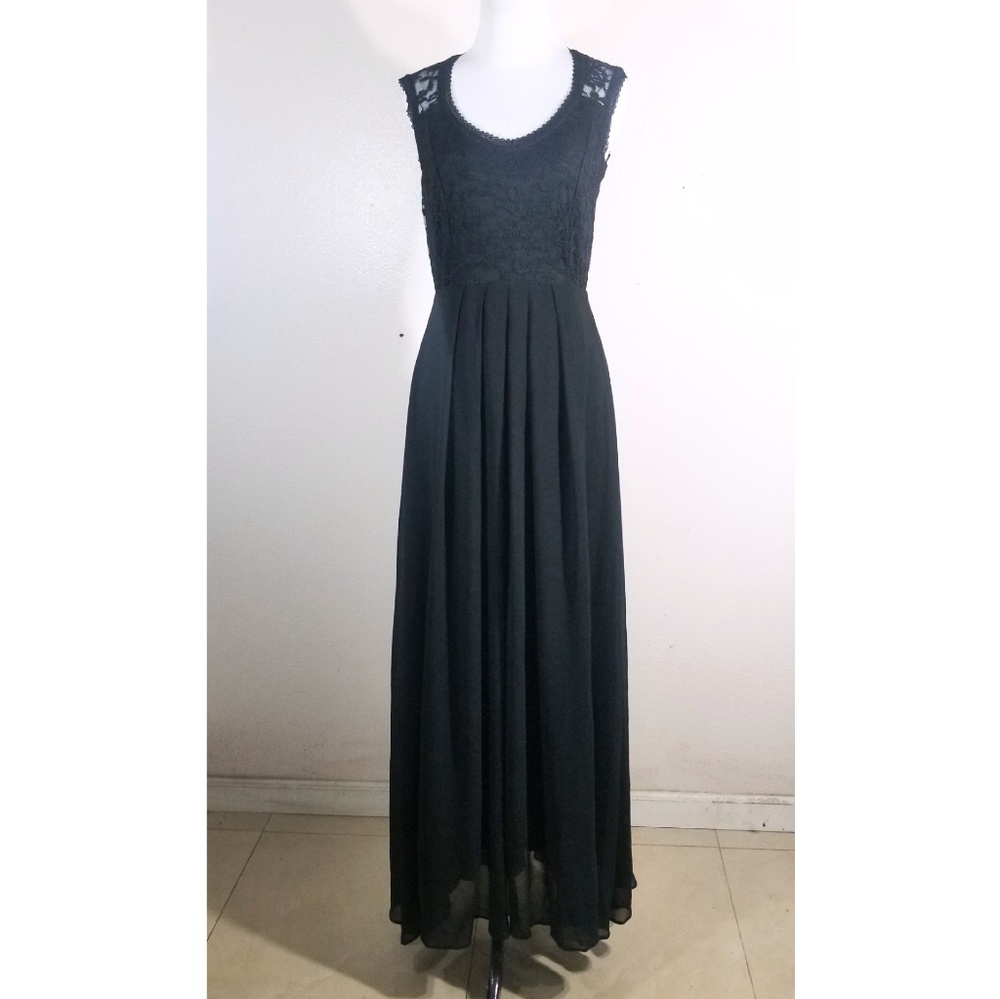 NWT Pakula Bkack Maxi Dress